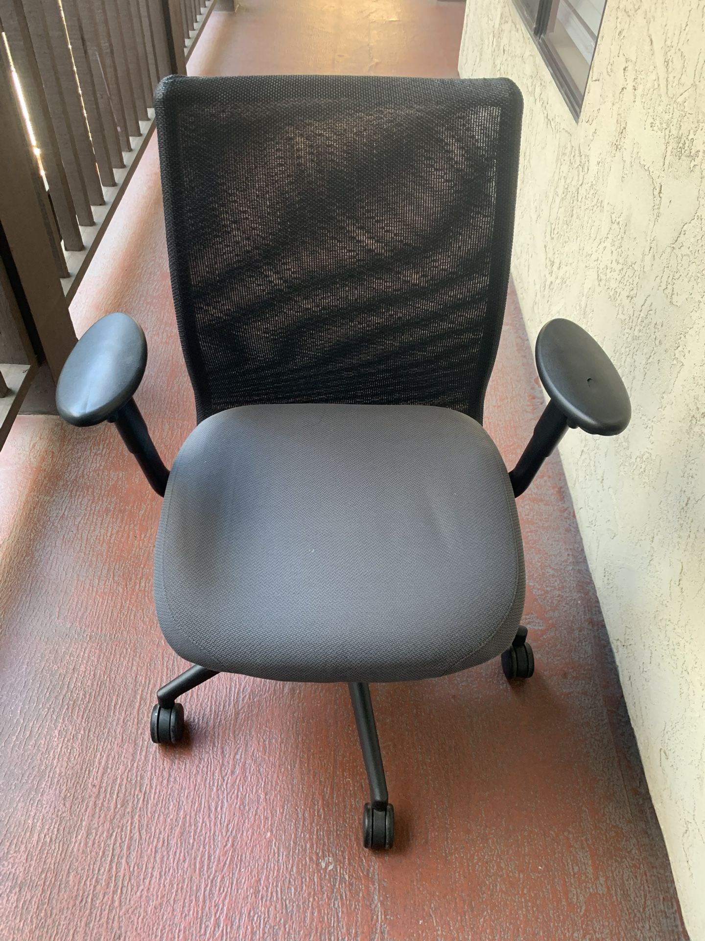 STEELCASE OFFICE CHAIR