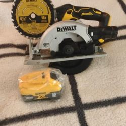 DeWalt XR 20v Battery Skillsaw With 8ah Battery 