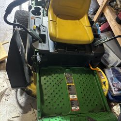 John Deere Z315E ZTrak 42-in 20 -HP V-twin Gas Zero-turn riding lawn mower