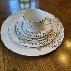 Kate Spade New York Gardner Street Platinum 5-Piece Place Setting, 4.25 LB, White

