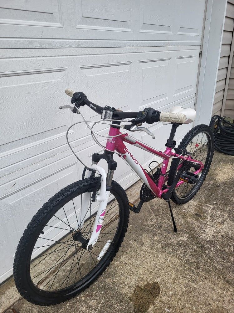 Bike haro flightline size 24 7 speed great condition..