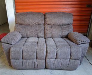 La-Z-Boy Power Recliner Loveseat FREE DELIVERY