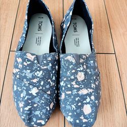 Tom's women's slip on shoes size 7 1/2 Fontana pickup.