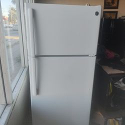 GE Apartment Sz Refrigerator 
