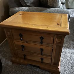 Pine Haverty’s side table