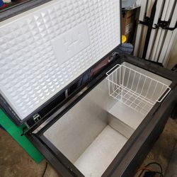 FREE Igloo Freezer 10ft (doesn't freeze) 