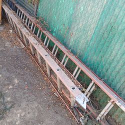 2 Ladders 22ft and 28ft