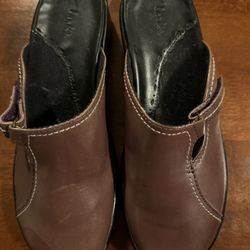 Clarks Womens Brown Leather Slip On Mules Clogs Comfort Shoes …  Size 6M …. NWOB