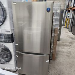 Midea 18.7 Cu. ft. Bottom Mount Freezer Refrigerator New