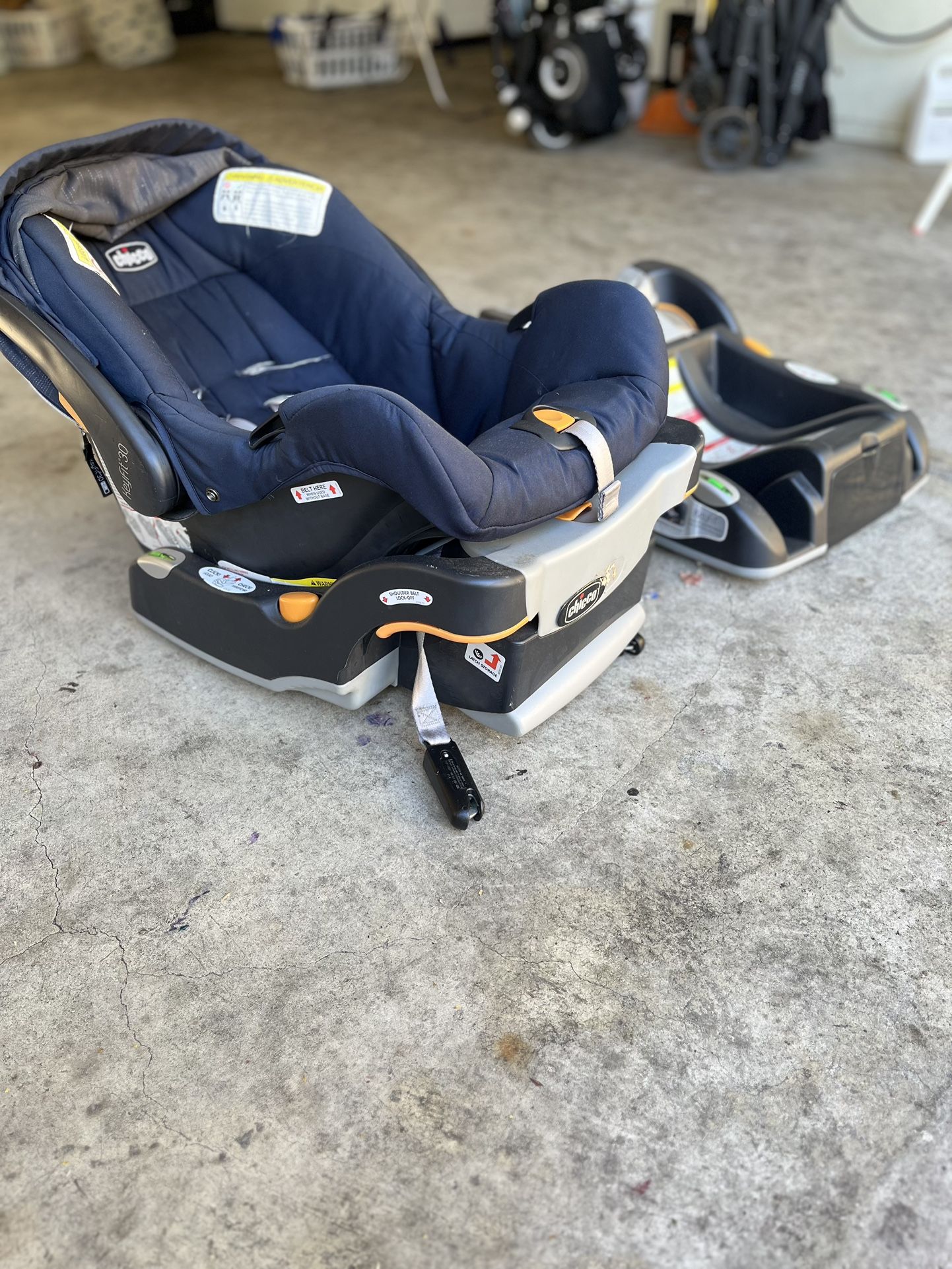 Chicco Keyfit 30 Infant Car seat With 2 Base 