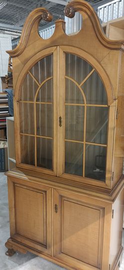 Solid Maple Hutch from the 1950s area mint condition