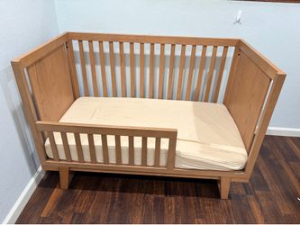 Crate and Barrel Kids Convertible Crib