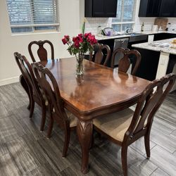 Expandable Dining Table