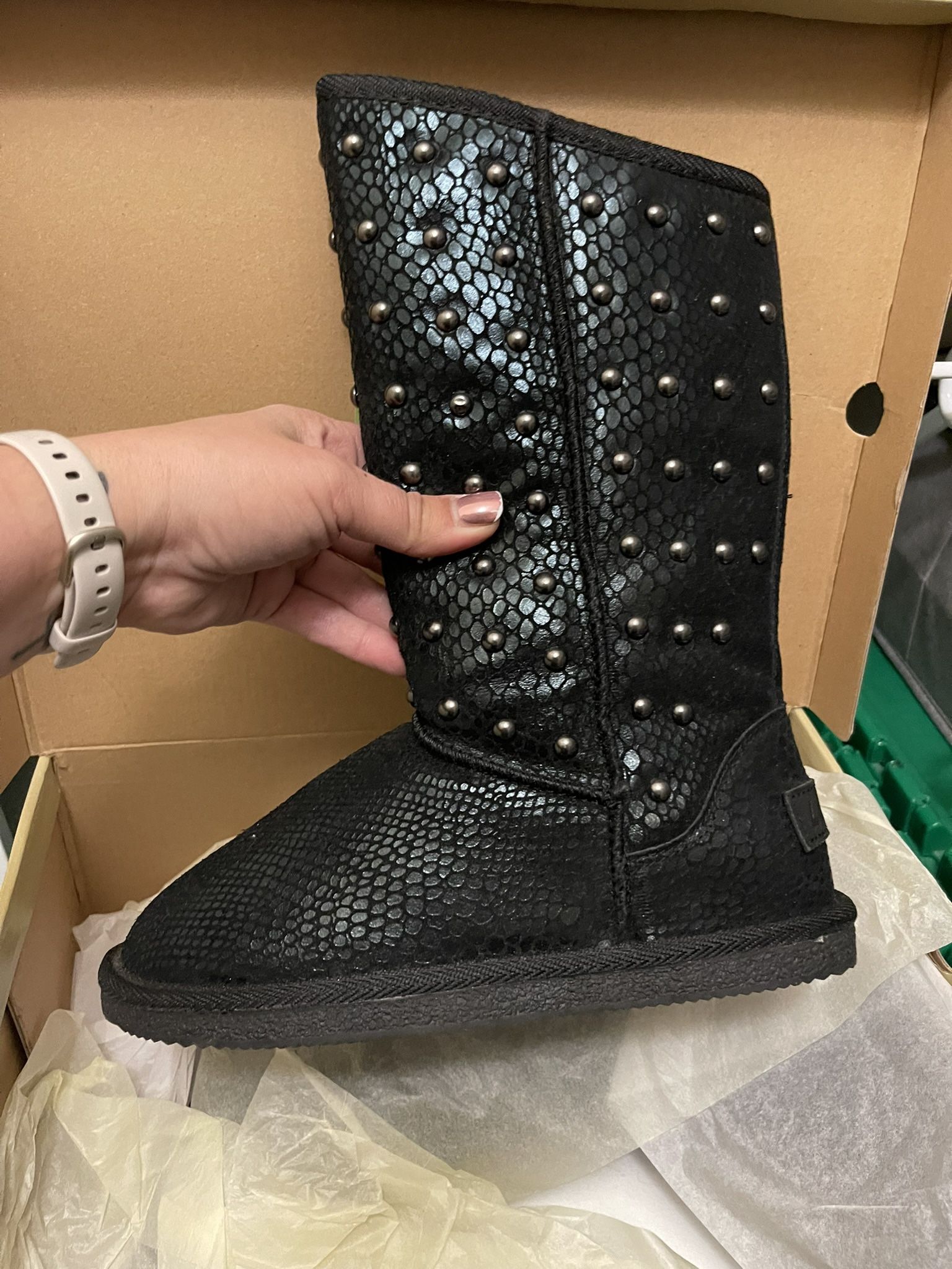 Women’s Winter Boots Size 8