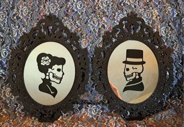 Yikes in the Yard Hanging Decorations/Black glittery skeleton man & woman on mirrored frames 