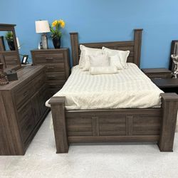 Juararo Dark Brown Bedroom Set - Financing $10 Down🔥