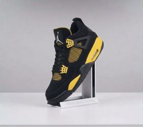 🔥 AIR JORDAN 4 RETRO THUNDER — SIZE 11C 🔥