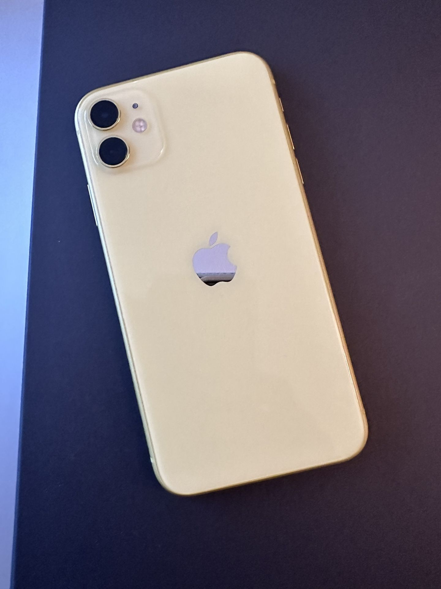 Iphone 11 Yellow 64GB ANY CARRIER YELLOW
