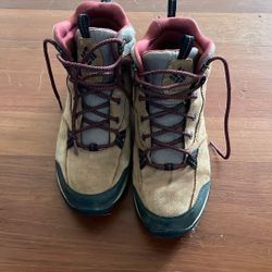 Women’s Columbia Size 9.5 Boots