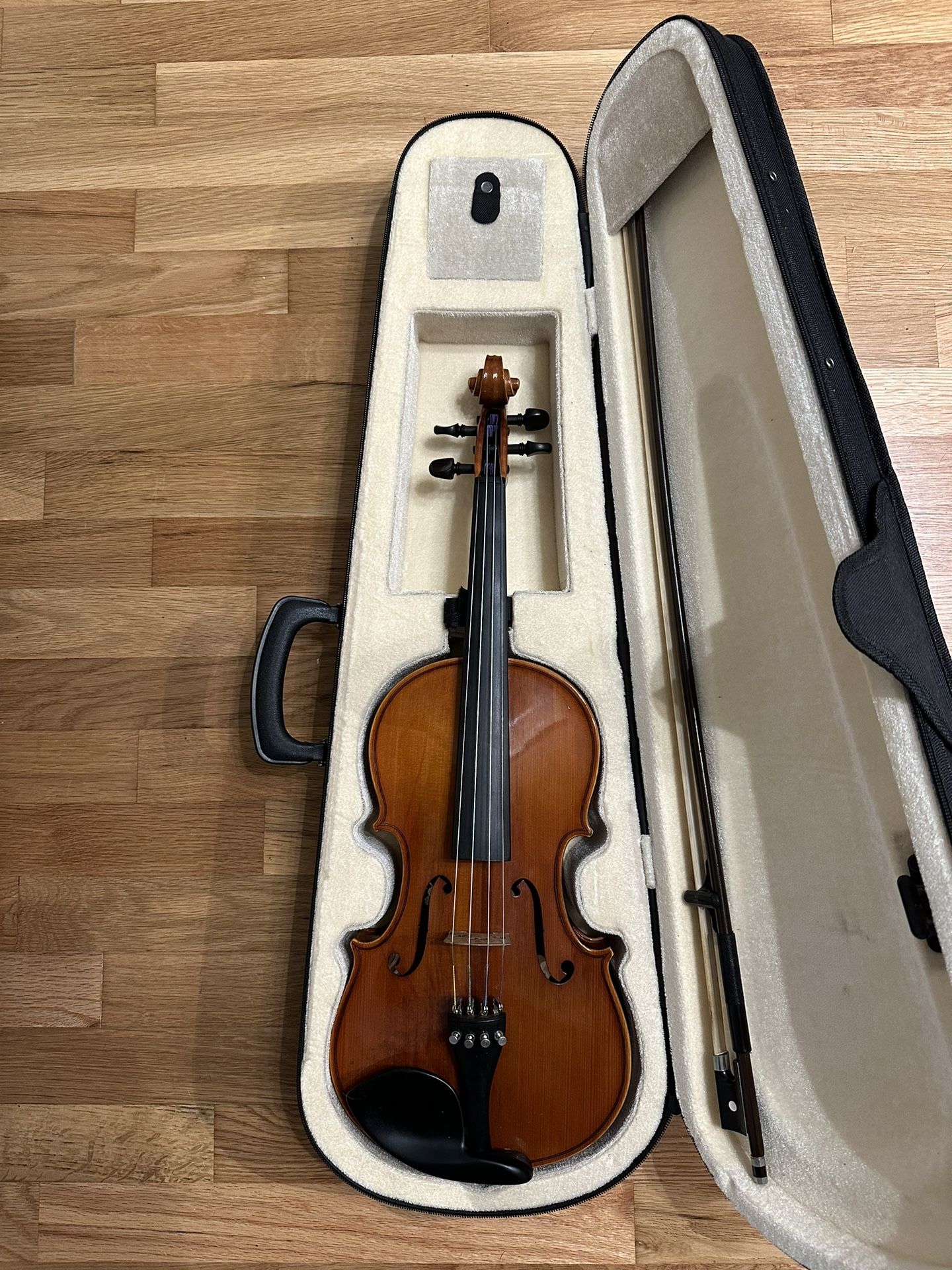 Hermann Beyer E201/4 4/4 Violin With Bow And 2 Cases