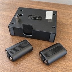 Insignia Xbox One Charger + 2 Rechargeable Battery Packs