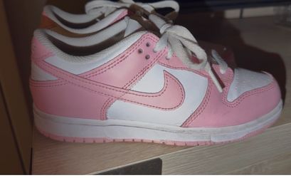 Girls pink Nike’s