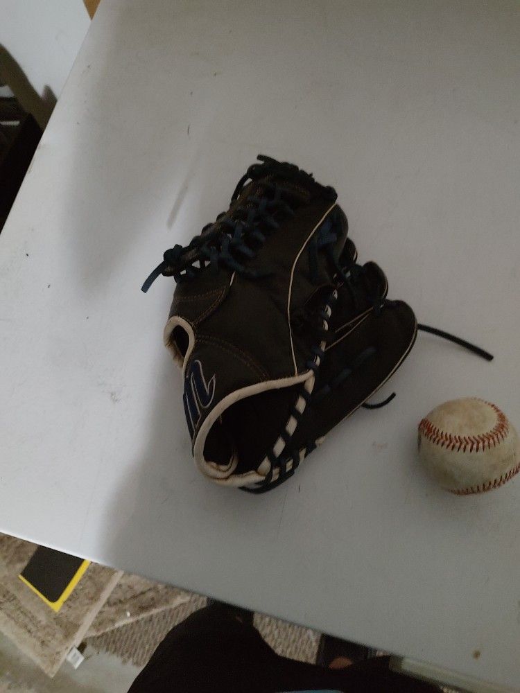 Marruci Glove