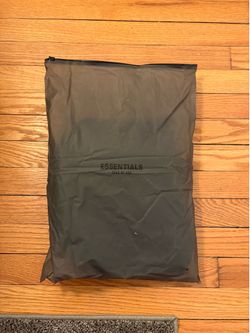 Essentials shorts black and cream medium