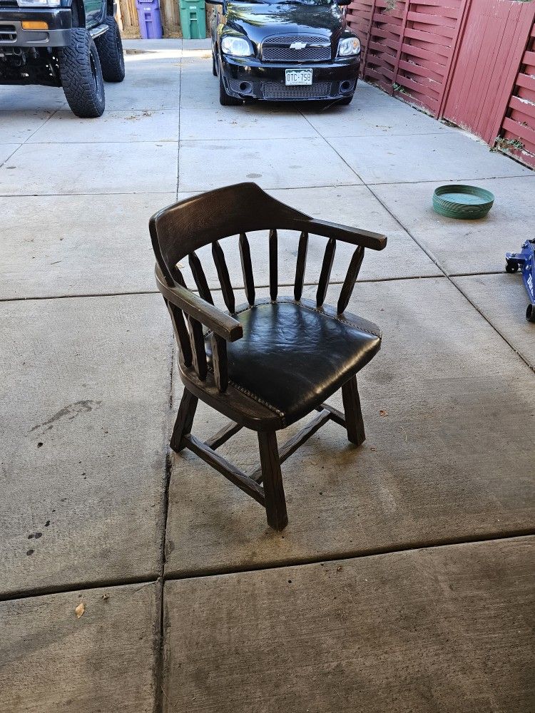 Wood And Leather Sitting Chair