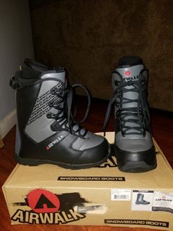 Brand new snow boots. Size 7