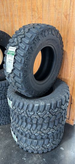 35x12.50x17 mud tires new