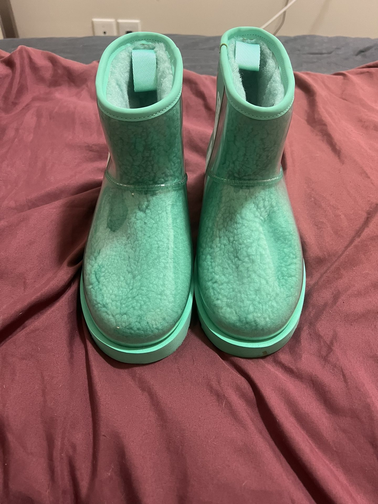 Tide Pool / White Uggs