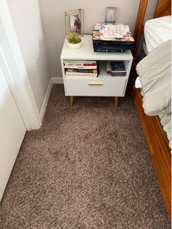 2 nightstands