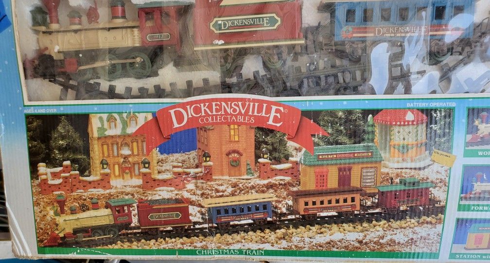 DICKENSVILLE TRAIN SET ROUND TRACK