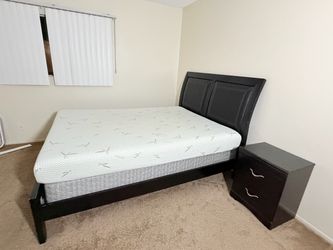 Complete Queen Bed Set + Nightstand + 3 FREE Matching Lamps!