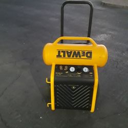DeWalt 225 PSI 4.5 Gallon Portable Compressor. New
