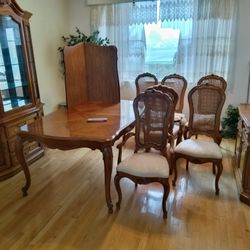 Table And 6 Chairs Thomasville 