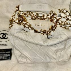 VINTAGE CHANEL  LEATHER LAMBSKIN IN WHITE W/ GOLD ACCENTS