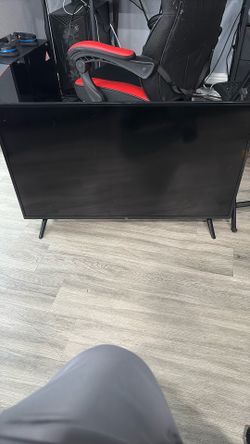 4K 40 Inch 2024 Smart TV w/ Smart Remote