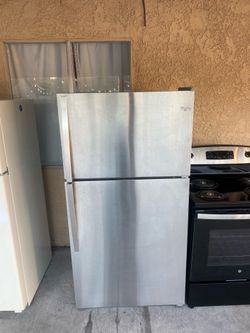 Refrigerator top and bottom brand Whirlpool 33x66 inches 30 days of warranty free delivery