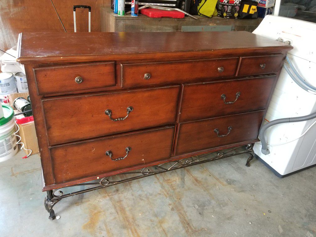 Solid Wood Dresser And Night Stands 