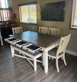 Ashley Bolanburg set
