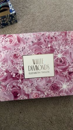 WHITE DIAMONDS by Elizabeth Taylor 4 Piece Gift Set with 1.7 EDT SPRAY for Women (10th  Anniversary)