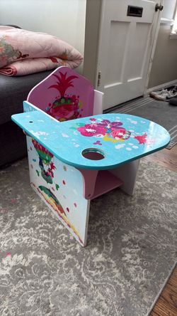Kids desk