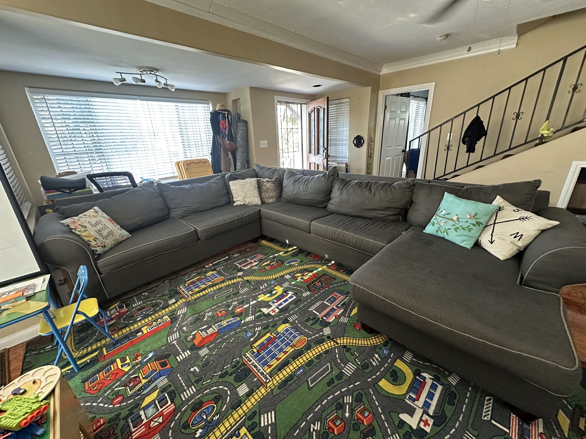 Large Sectional Couch With Full Pull Out Bed - MUST GO TODAY!!