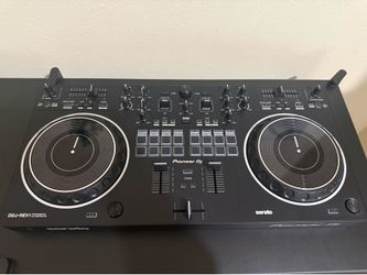 Pioneer DJ DDJ-REV1 Serato Performance DJ Controller