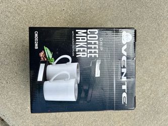 Coffee maker with mugs