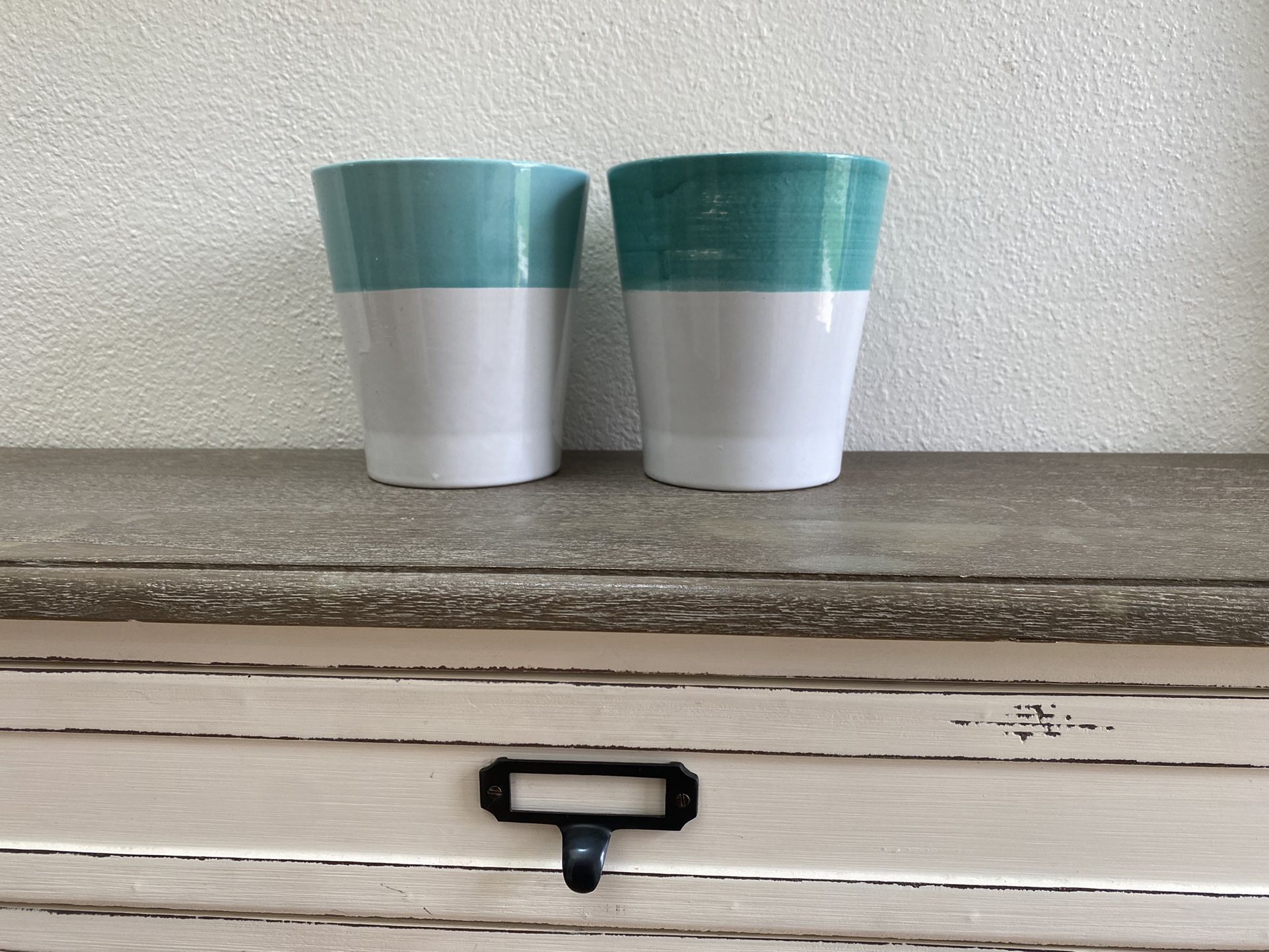 Two ceramic planter pots
