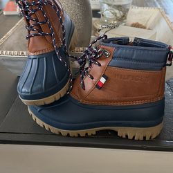 Snow boots