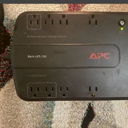 APC Back-UPS 700 Battery Backup (replacement battery required)